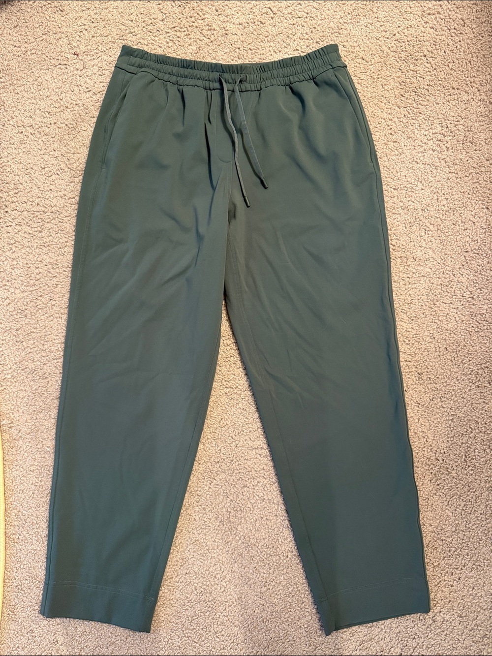 Lululemon Women’s Green Drawstring Tapered Leg Pants